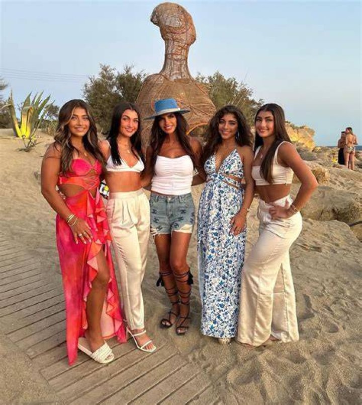 Teresa Giudice & daughters Gia & Milania Giudice