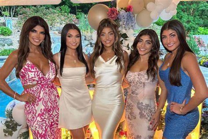 Teresa Giudice With Her Daughters