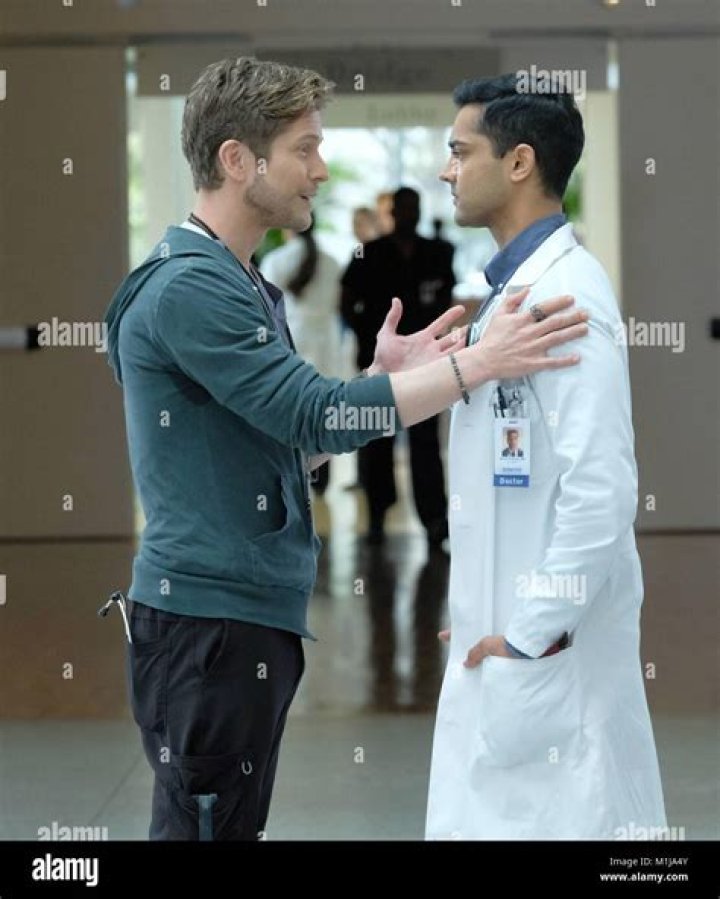 THE RESIDENT: L-R: Matt Czuchry and Emily VanCamp in the "From the Ashes" season premiere episode of THE RESIDENT airing Tuesday, Sept. 24 (8:00-9:00 PM ET/PT) on FOX. &copy;2019 Fox Media LLC Cr: Guy D'Alema/FOX