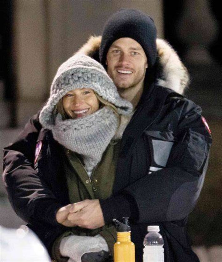 Tom Brady & Gisele Bundchen Cuddle At The Met Gala