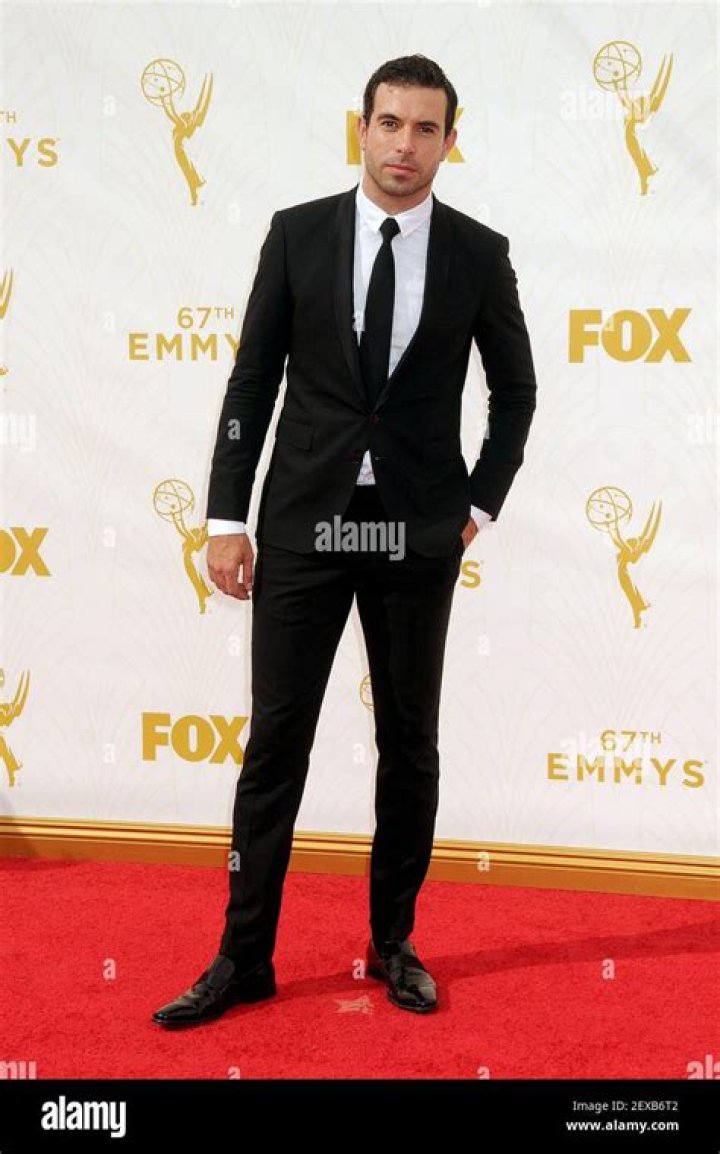 Tom-cullen-2015-emmy-awards-mens-fashion