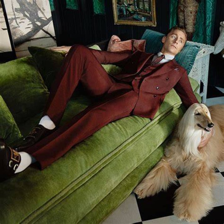 tom-hiddleston-gucci-campaign-dog-1