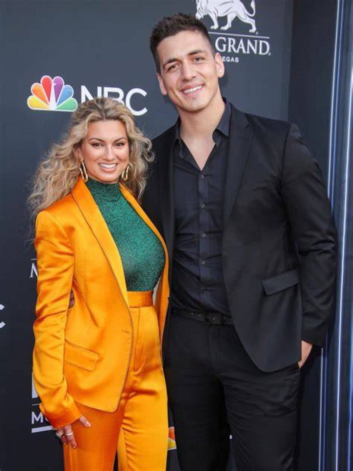 Tori Kelly and Andre