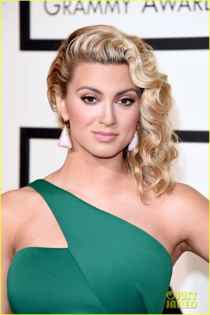 tori-kelly-grammys-2016-grammy-awards-best-dressed