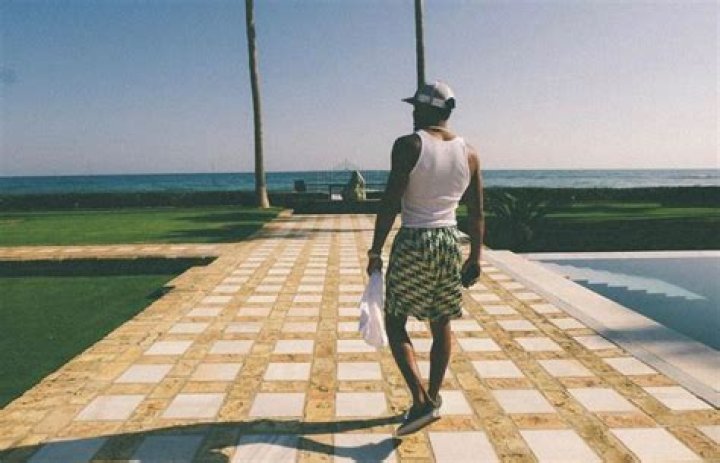 Trey Songz walking while wearing a face mask