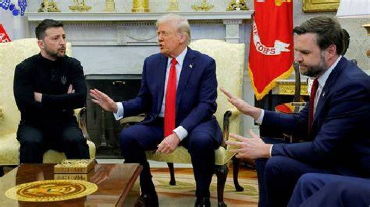 Ukrainian President Volodymyr Zelenskyy meets with the Hollywood actor and philanthropist Sean Penn, during a visit to the Ukrainian capital of Kyiv, Ukraine, on November 8, 2022. Penn gifted Zelenskyy with one of his personal Oscar statuettes, saying, "When you win, bring it back to Malibu." Photo via Ukrainian Presidential Press Office/UPI Hollywood Celebrity Sean Penn Meets with Ukrainian President Zelenskyy in Kyiv, Ukraine - 08 Nov 2022