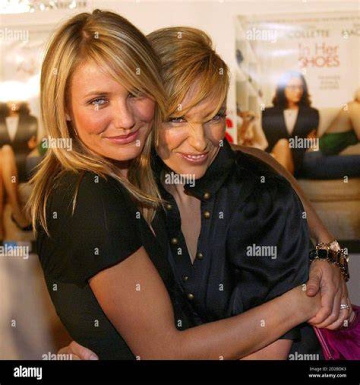 Us Actresses Cameron Diaz and Drew Barrymore (r) Jokingly Kid with Photographers As They Arrive For the New York City Premiere of 'Charlie's Angels Full Throttle' 25 June 2003 the Film Opens in Us Theatres 27 June 2003 Epa Photo/epa/andrew Gombert United States New York Usa Premiere Charlie Diaz Barrymore - Jun 2003