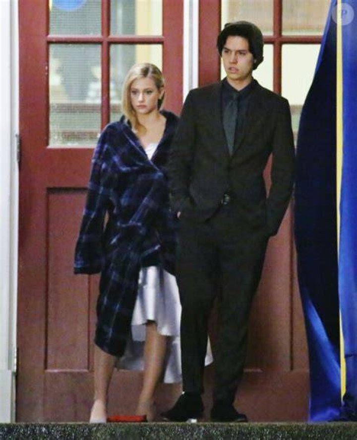 Vancouver, CANADA - *EXCLUSIVE* - Cole Sprouse greets new girlfriend model Reina Silva with a kiss on the cheek and a warm embrace before the pair hold hands and head out to a dinner date together. Reina slipped her arms under the actor's jacket pulling him in for a loving embrace. The Riverdale star appears to have moved on following his split from Lili Reinhart this past March with the brunette stunner. Cole recently featured Reina in a photoshoot which he shared on social media. October 24, 2020 Pictured: Cole Sprouse, Reina Silva BACKGRID USA 25 OCTOBER 2020 BYLINE MUST READ: KRed / BACKGRID USA: +1 310 798 9111 / UK: +44 208 344 2007 / *UK Clients - Pictures Containing Children Please Pixelate Face Prior To Publication*