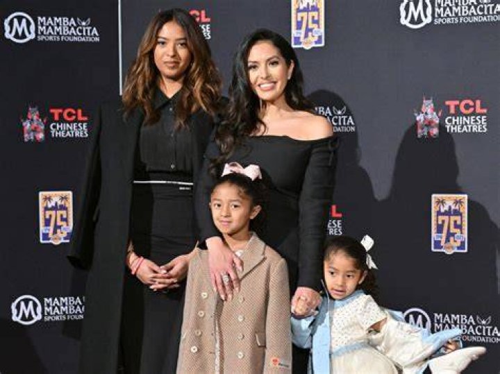 Vanessa Bryant and her daughters at the &lsquo;High School Musical 3&rsquo; premiere