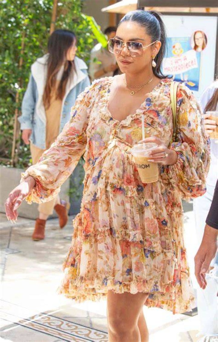 Vanessa Hudgens Shows Off Her Abs In Workout Gear