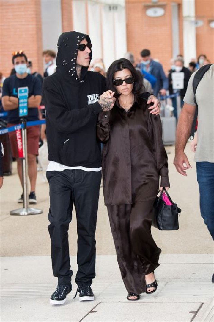 Venice, CA - *EXCLUSIVE* Kourtney Kardashian changes her leather jacket outfit after lunch with Kim Kardashian's ex-assistant Stephanie Shepherd and her sister Kendall Jenner at The Butcher's Daughter Vegetarian restaurant in Venice. Pictured: Kourtney Kardashian, Stephanie Shepherd BACKGRID USA 24 JANUARY 2020 BYLINE MUST READ: RAAK/JACK / BACKGRID USA: +1 310 798 9111 / UK: +44 208 344 2007 / *UK Clients - Pictures Containing Children Please Pixelate Face Prior To Publication*