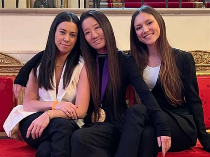 Vera Wang and daughters