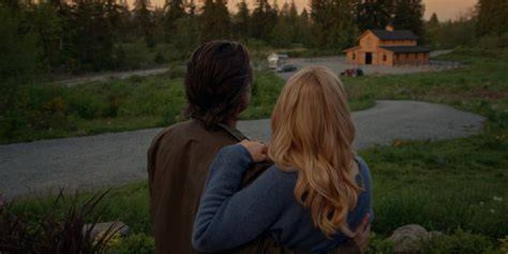 VIRGIN RIVER (L to R) BENJAMIN HOLLINGSWORTH as BRADY and ZIBBY ALLEN as BRIE in episode 306 of VIRGIN RIVER Cr. COURTESY OF NETFLIX &copy; 2021