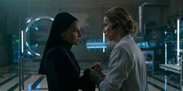 WARRIOR NUN (L to R) KRISTINA TONTERI-YOUNG as SISTER BEATRICE, TRIST&Aacute;N ULLOA as FATHER VINCENT, ALBA BAPTISTA as AVA, TOYA TURNER as SHOTGUN MARY, OLIVIA DELC&Aacute;N as SISTER CAMILA in EPISODE 9 of WARRIOR NUN. Cr. Courtesy of Netflix/NETFLIX &copy; 2020