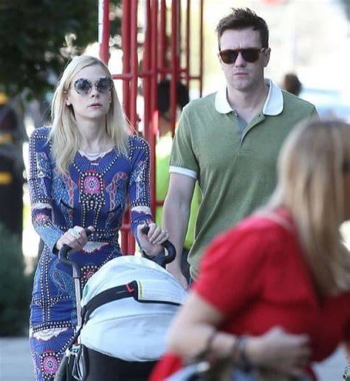 West Hollywood, CA - *EXCLUSIVE* Jaime King sips on a Coca-Cola while smoking a cigarette as she enjoys her afternoon with her new boyfriend, Sennett Devermont at the Flea Market in West Hollywood. Pictured: Jaime King, Sennett Devermont BACKGRID USA 20 DECEMBER 2020 USA: +1 310 798 9111 / UK: +44 208 344 2007 / *UK Clients - Pictures Containing Children Please Pixelate Face Prior To Publication*