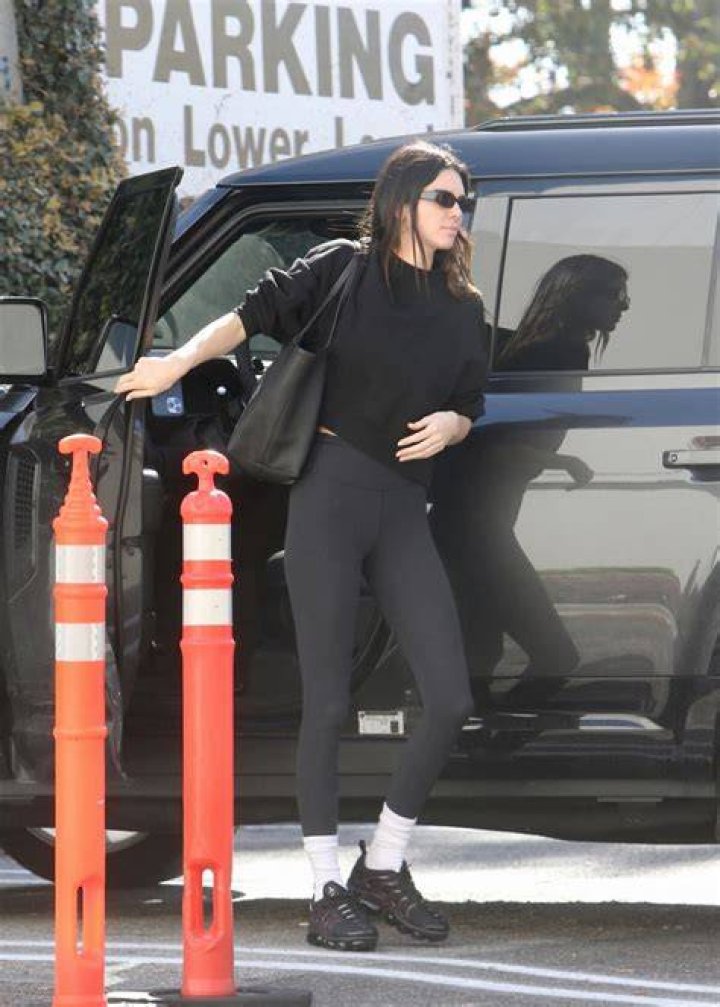 West Hollywood, CA - *EXCLUSIVE* - Kendall Jenner returns to her ride after lunch with friends at Croft Alley in West Hollywood. Pictured: Kendall Jenner BACKGRID USA 29 OCTOBER 2019 USA: +1 310 798 9111 / UK: +44 208 344 2007 / *UK Clients - Pictures Containing Children Please Pixelate Face Prior To Publication*