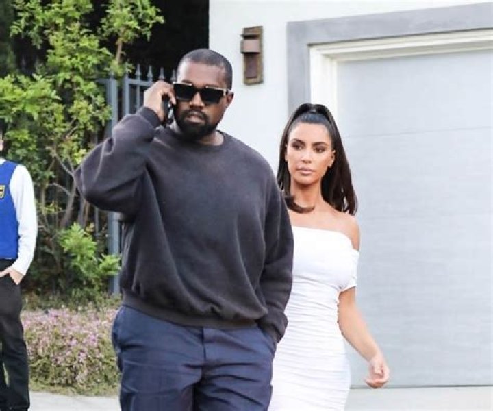 West Hollywood, CA - *EXCLUSIVE* - Kim Kardashian shows off her famous figure as she exits Mason's Bar Mitzvah in L.A to attend Ben Affleck and Jennifer Lopez Holiday Party. Pictured: Kim Kardashian BACKGRID USA 18 DECEMBER 2022 USA: +1 310 798 9111 / UK: +44 208 344 2007 / *UK Clients - Pictures Containing Children Please Pixelate Face Prior To Publication*