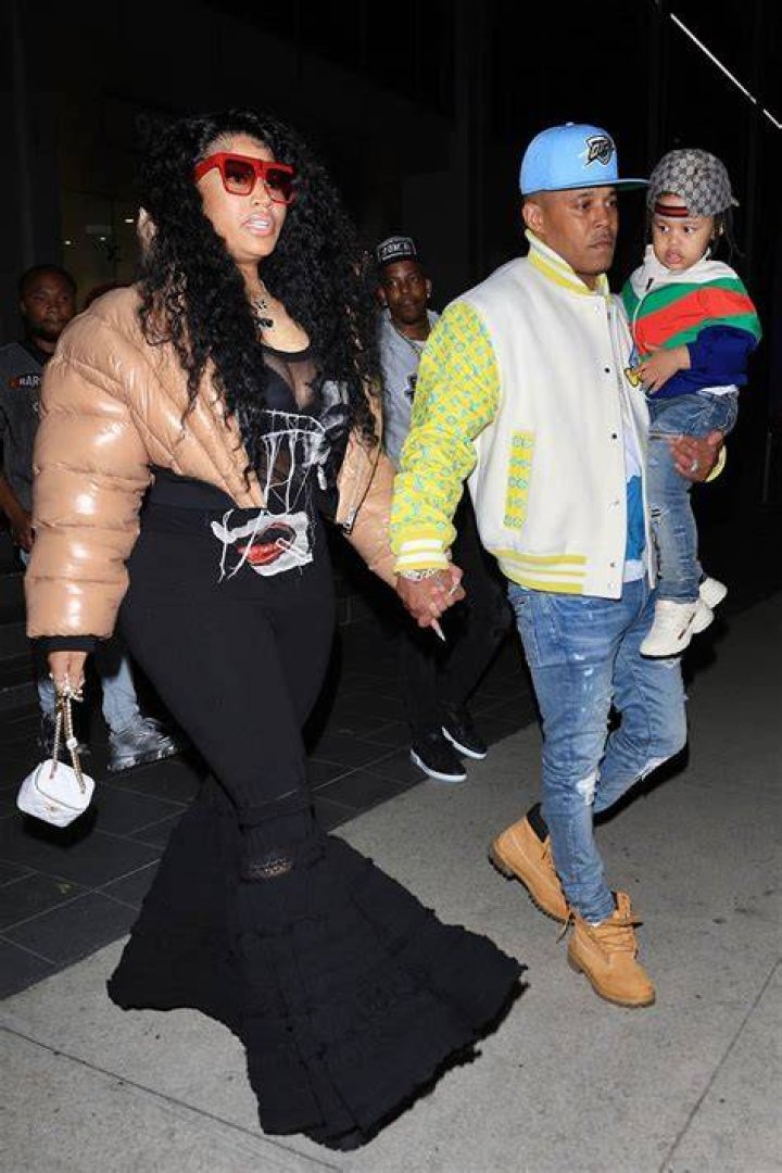 West Hollywood, CA - *EXCLUSIVE* - Nicki Minaj shows off her curvy figure as she celebrate her husband Kenneth Petty's 45th Birthday. The couple was spotted leaving BOA Steakhouse. Kenneth was holding their son. The two packed on the PDA holding hands.Pictured: Nicki Minaj, Kenneth PettyBACKGRID USA 8 APRIL 2023 USA: +1 310 798 9111 / : +44 208 344 2007 / *UK Clients - Pictures Containing ChildrenPlease Pixelate Face Prior To Publication*