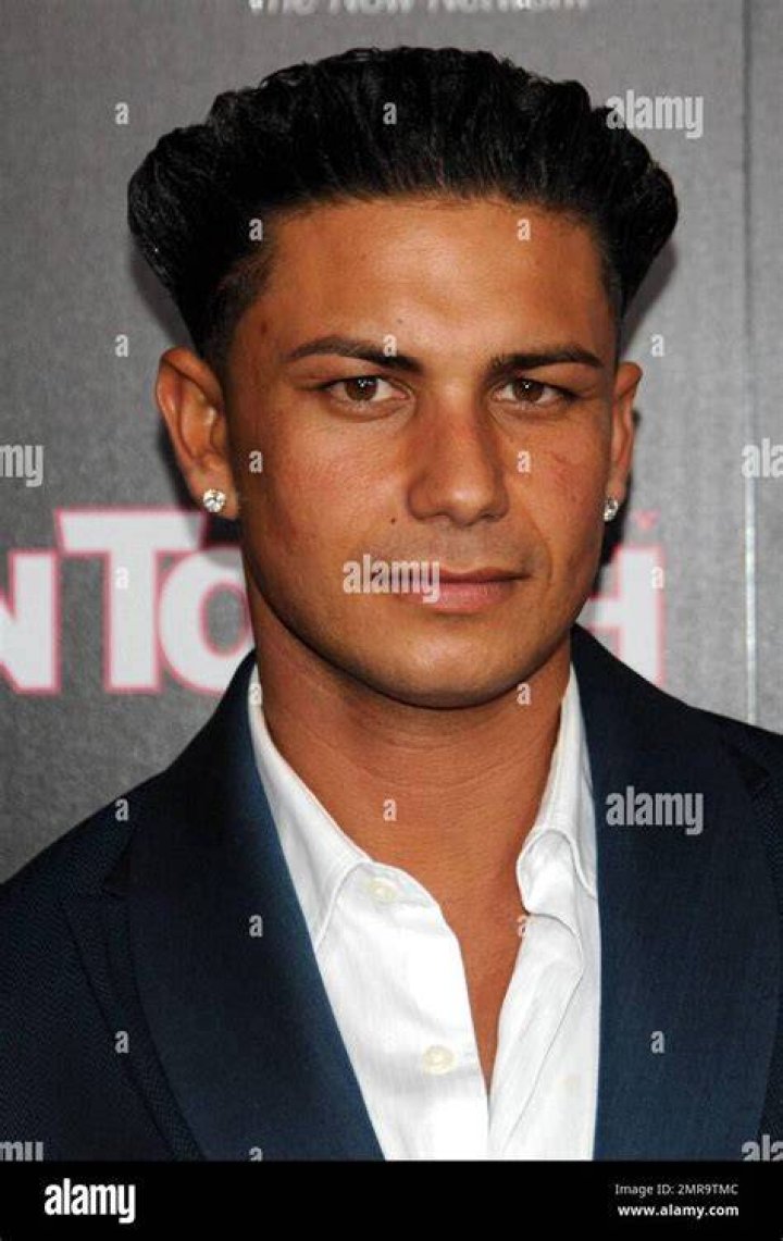 West Hollywood, CA - *EXCLUSIVE* - Pauly D spotted with a mystery woman in West Hollywood as singer Aubrey O'Day admits to wishing him dead after accusing him of abuse. Pictured: Pauly D BACKGRID USA 21 SEPTEMBER 2018 BYLINE MUST READ: PER / BACKGRID USA: +1 310 798 9111 / UK: +44 208 344 2007 / *UK Clients - Pictures Containing Children Please Pixelate Face Prior To Publication*