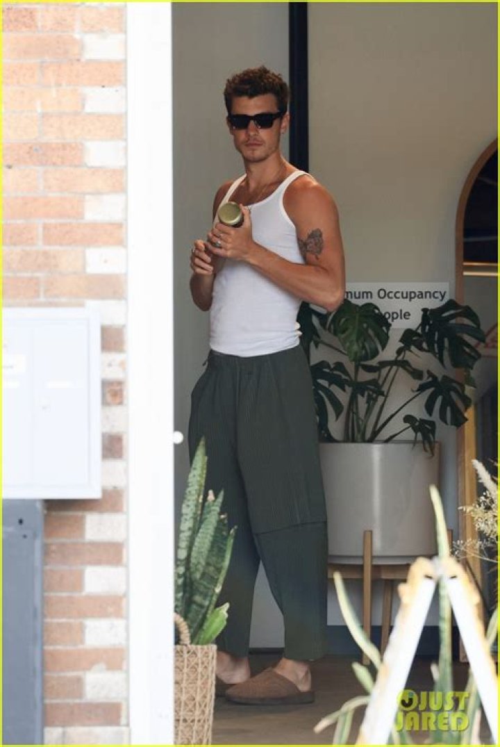 West Hollywood, CA - *EXCLUSIVE* - Shawn Mendes and Jocelyne Miranda continue to fuel dating rumors as they step out for breakfast together in West Hollywood. Pictured: Jocelyne Miranda, Shawn Mendes BACKGRID USA 12 APRIL 2023 USA: +1 310 798 9111 / UK: +44 208 344 2007 / *UK Clients - Pictures Containing Children Please Pixelate Face Prior To Publication*