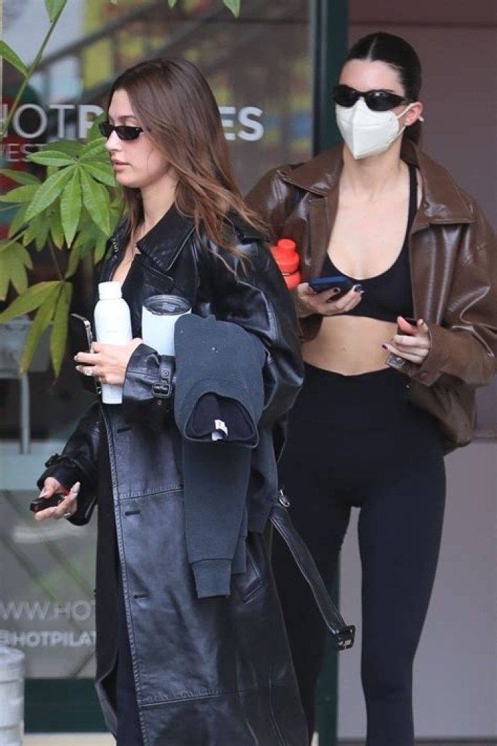 West Hollywood, CA - Kendall and Kylie Jenner are all dressed up as they arrive at Catch Steak LA restaurant ready to party with DJ friend Zack Bia. Pictured: Kylie Jenner BACKGRID USA 17 DECEMBER 2022 BYLINE MUST READ: BACKGRID USA: +1 310 798 9111 / UK: +44 208 344 2007 / *UK Clients - Pictures Containing Children Please Pixelate Face Prior To Publication*