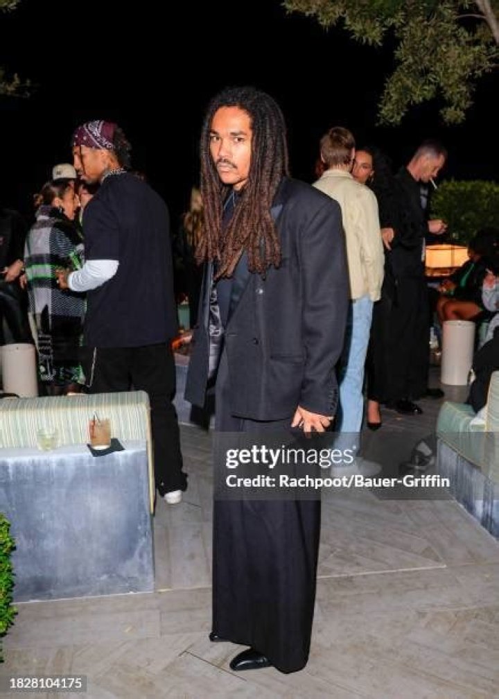 West Hollywood, CA - Luka Sabbat shares a kiss with a mystery girl on Melrose Place. Luka looks casual for the outing as the duo enjoy their Saturday together. Pictured: Luka Sabbat BACKGRID USA 27 OCTOBER 2018 USA: +1 310 798 9111 / UK: +44 208 344 2007 / *UK Clients - Pictures Containing Children Please Pixelate Face Prior To Publication*