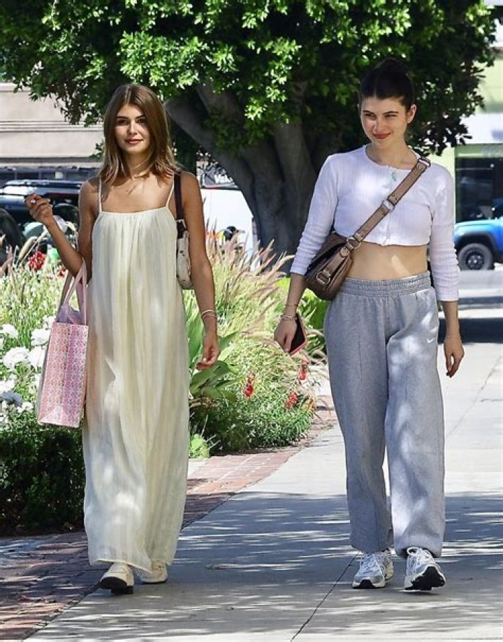 West Hollywood, CA - Olivia Jade arrives at Craig's in West Hollywood Pictured: Olivia Jade BACKGRID USA 12 APRIL 2022 USA: +1 310 798 9111 / UK: +44 208 344 2007 / *UK Clients - Pictures Containing Children Please Pixelate Face Prior To Publication*