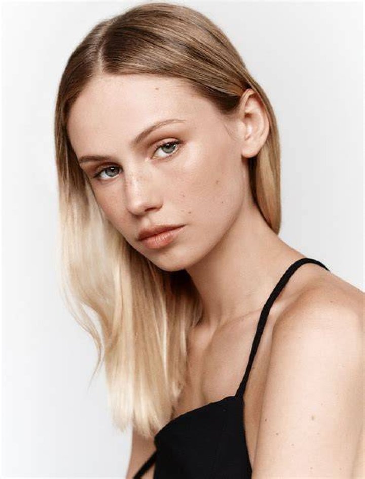 Who Is Scarlett Leithold?