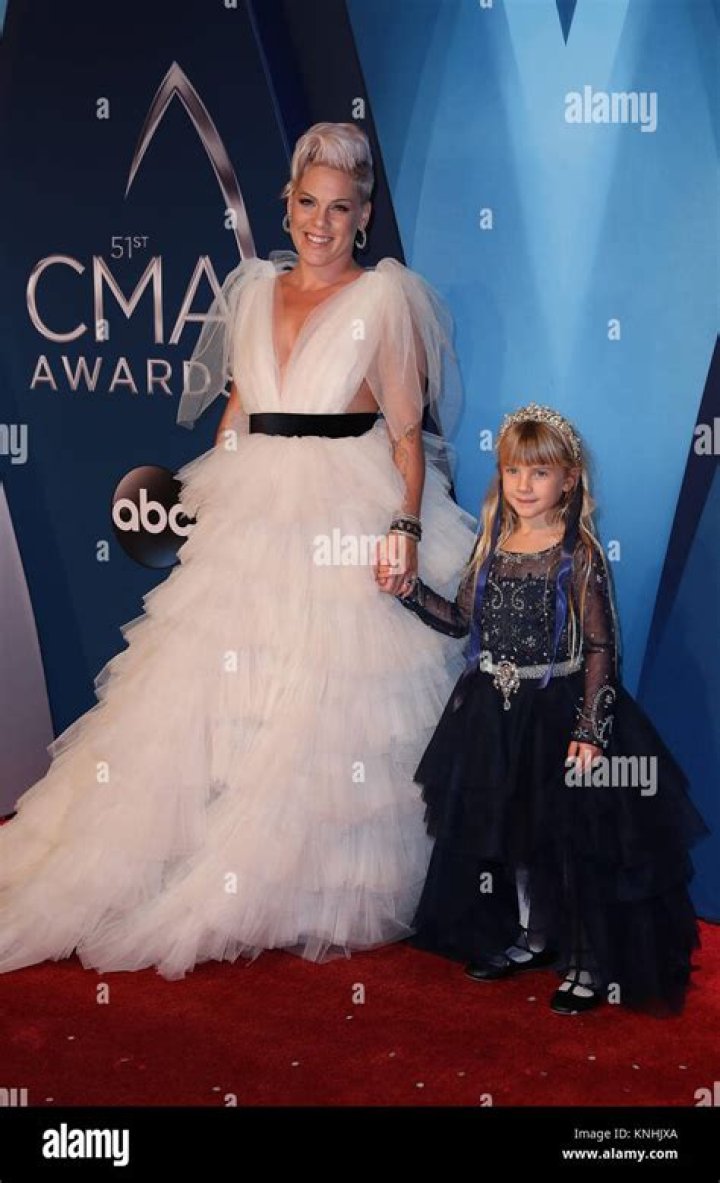 Willow Sage Hart, Pink 51st Annual CMA Awards, Arrivals, Nashville, USA - 08 Nov 2017