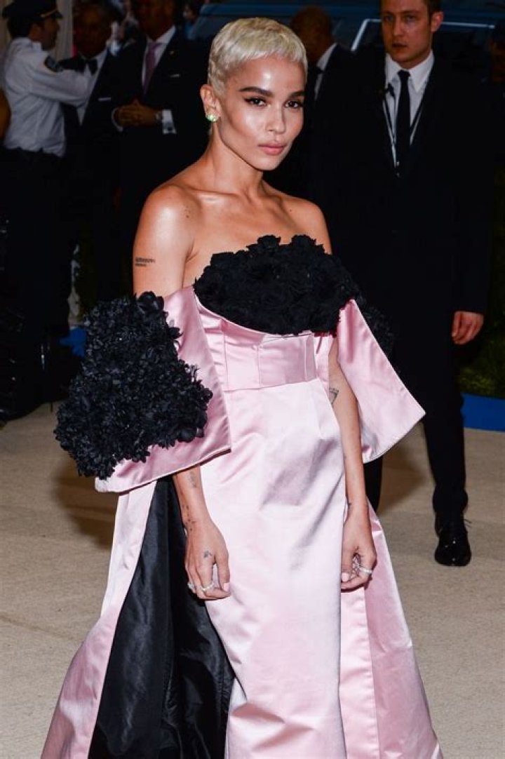Zoe-Kravitz-met-gala-2017-beauty