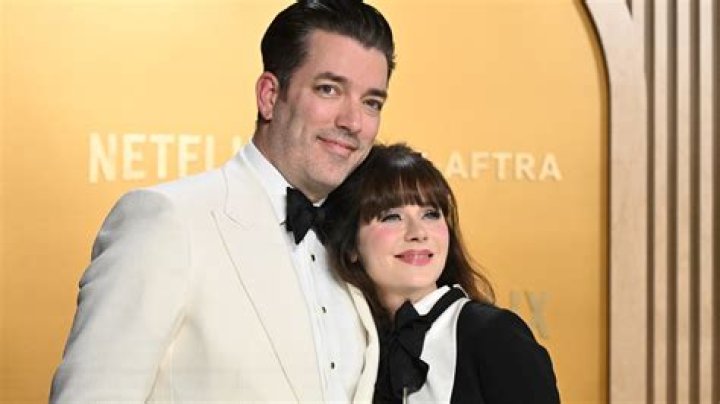Zooey Deschanel, left, and Jonathan Scott arrive at the 2022 Baby2Baby Gala, at the Pacific Design Center in West Hollywood, Calif 2022 Baby2Baby Gala, West Hollywood, United States - 12 Nov 2022